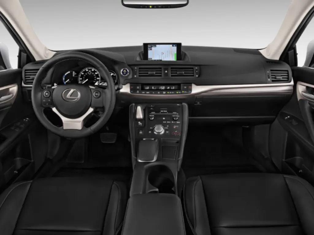 Lexus CT-200 · 2012 — 3