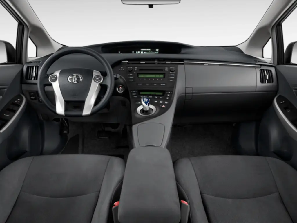 Toyota Prius ІІІ · 2010 — 3